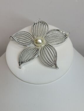 Sarah Coventry Silver Floral Pearl Center Brooch